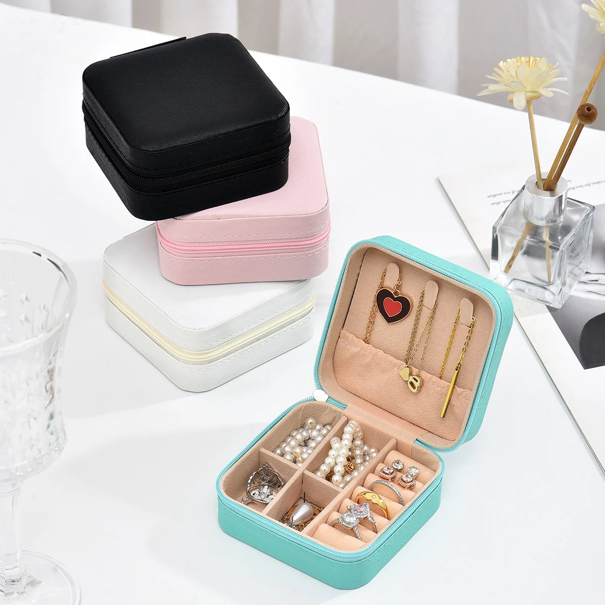 1PC, Jewelry Storage Box, Material: Main Plastic + Leather + Flannel, Color Divided Into: Black, White, Pink, Blue.